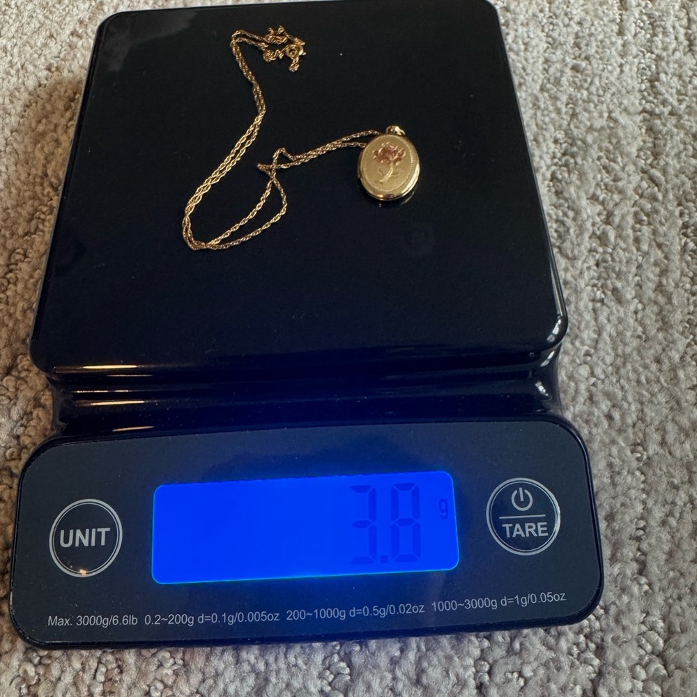 Vintage Gold Rose Locket Necklace - Picture 6 of 6